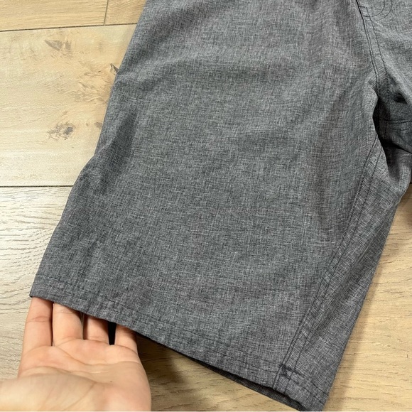 Levi's Youth Boys Straight Shorts Gray and Black Elastic Waist - Picture 3 of 11